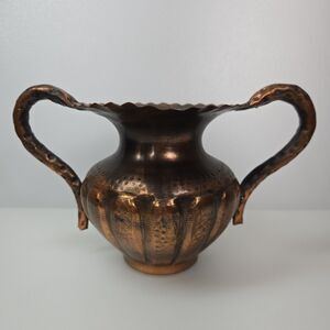 VTG Hammered Copper Vase Urn Double Handle Scalloped Rim Handmade 99.5% Boho MCM